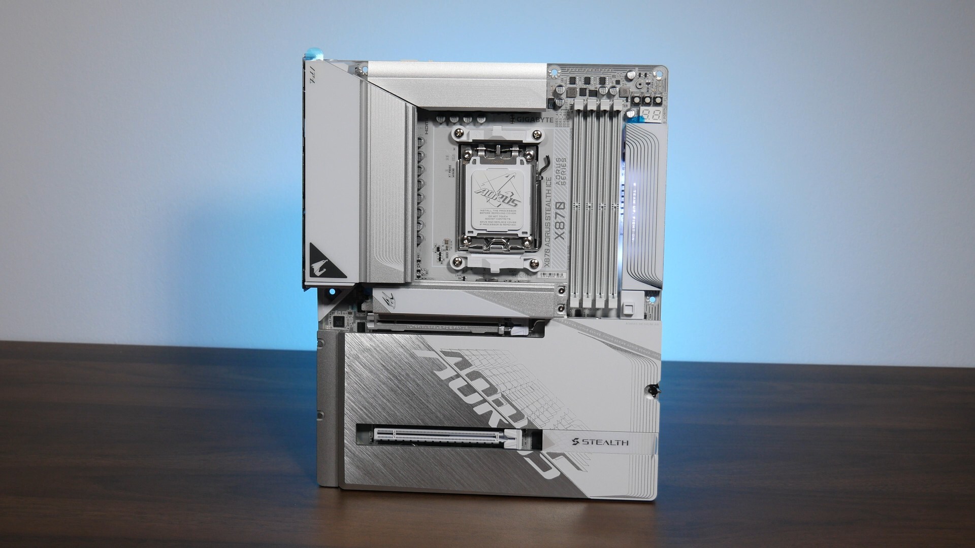 Unboxing & Overview: Gigabyte X870 AORUS STEALTH ICE AM5 Motherboard